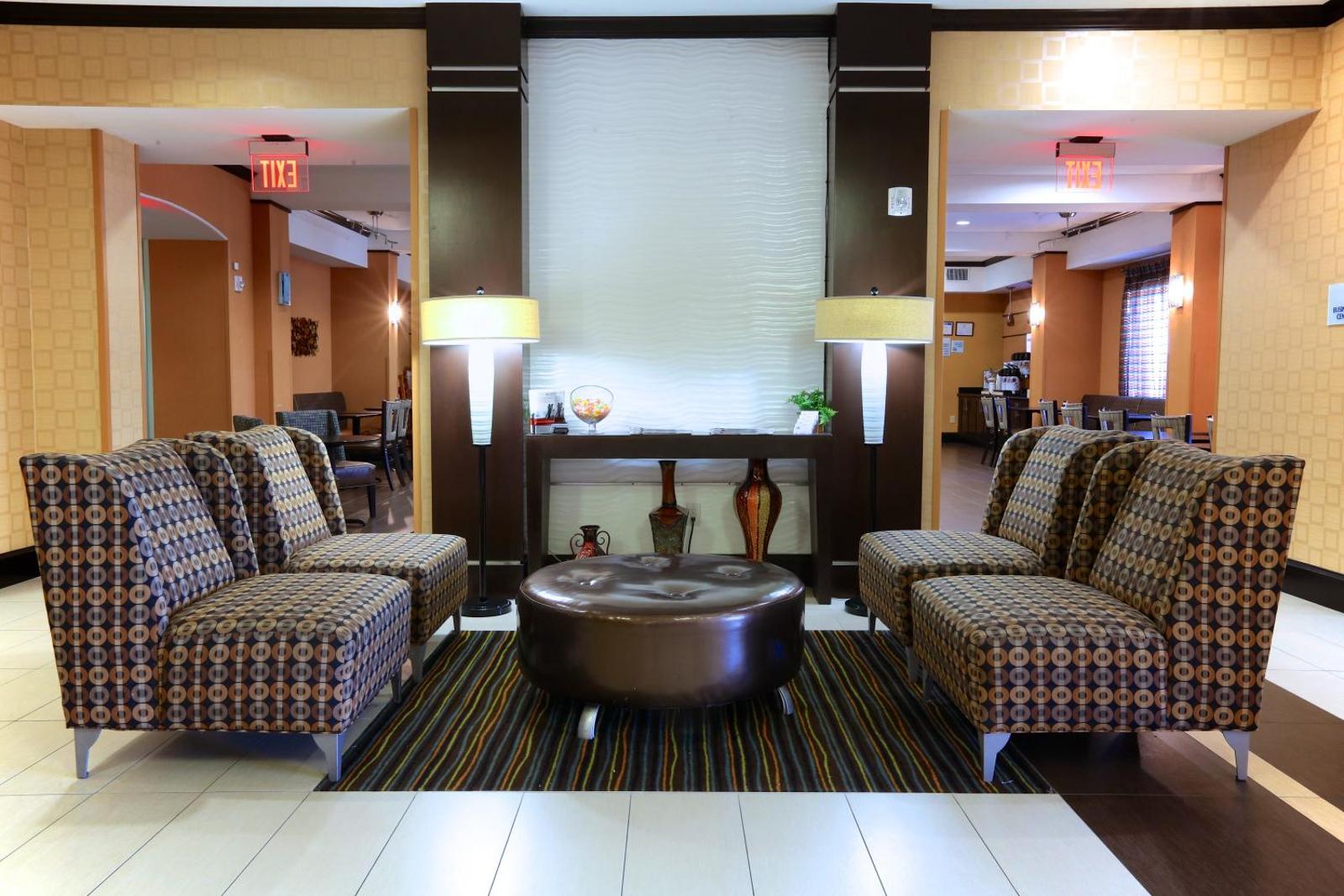 Holiday Inn Express Hotel & Suites Dallas West