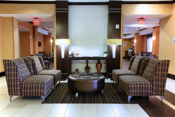 Holiday Inn Express Hotel & Suites Dallas West image 1